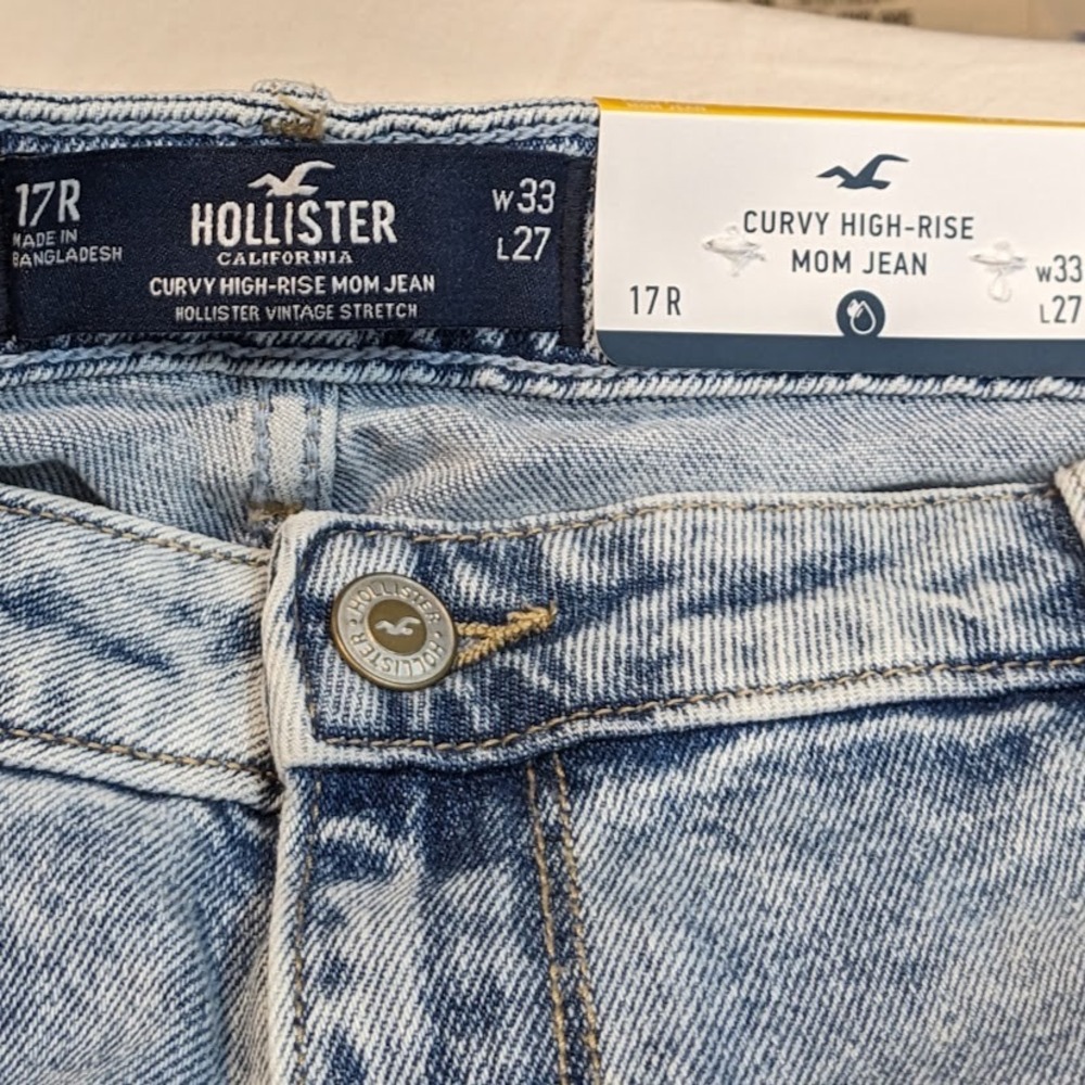 Hollister Curvy High Rise Mom Jeans Light Wash Distressed 17R W33 L27 Denim NWT - Picture 3 of 10